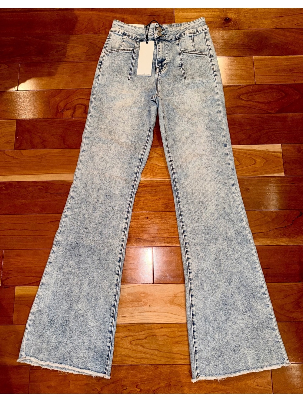 NWT Mica Los Angeles Women's Relaxed Flare Jeans Size 27 Acid Wash Denim